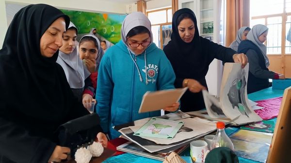 جشنواره فرهنگی هنری ماها در دبستان پنجم مهر