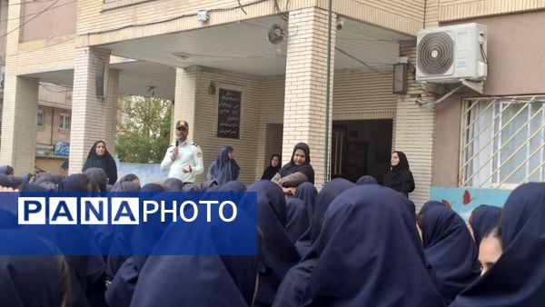 گرامیداشت روز نیروی انتظامی در دبیرستان بهار آزادی قائمشهر