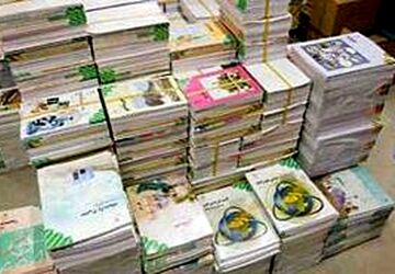بسته بندی و توزیع کتب درسی در دبیرستان نمونه دولتی بنت الهدی 