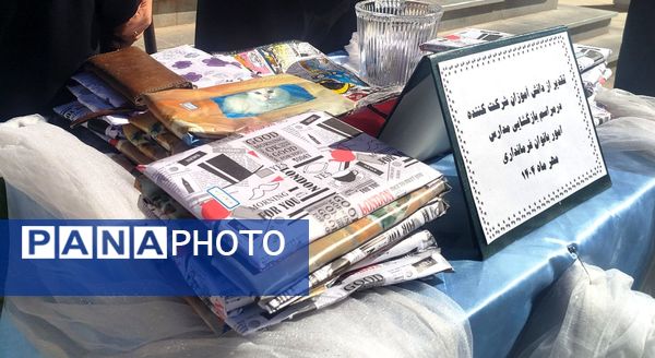 مراسم تقدیر از دانش آموزان فعال در پروژه مهر در دبیرستان دخترانه حضرت زینب (س)