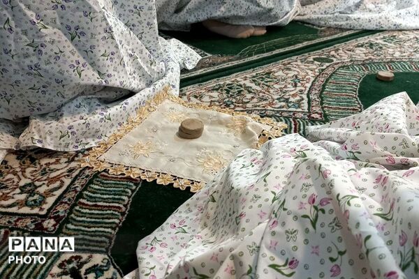 برگزاری نماز جماعت در مدرسه پرنیان