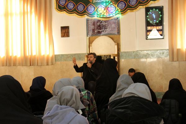 عزاداری باشکوه دانش‌آموزان و مسئولان در سوگ حضرت فاطمه زهرا (س)