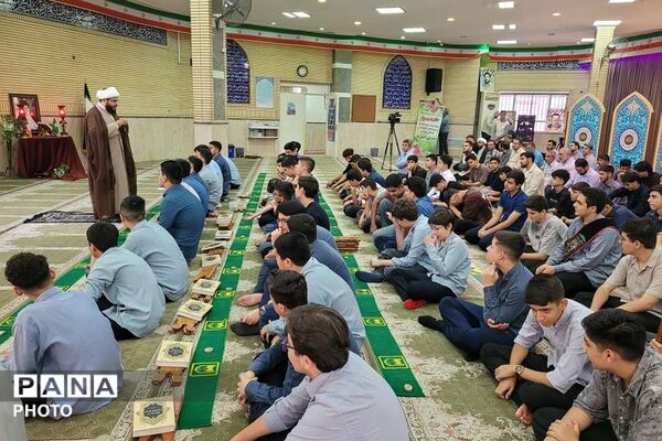 برپایی نماز جماعت در مدارس ناحیه دو شهرری 