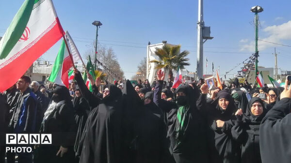 بیعت باشکوه مردم شهید پرور شهرستان کوهدشت با رهبر انقلاب