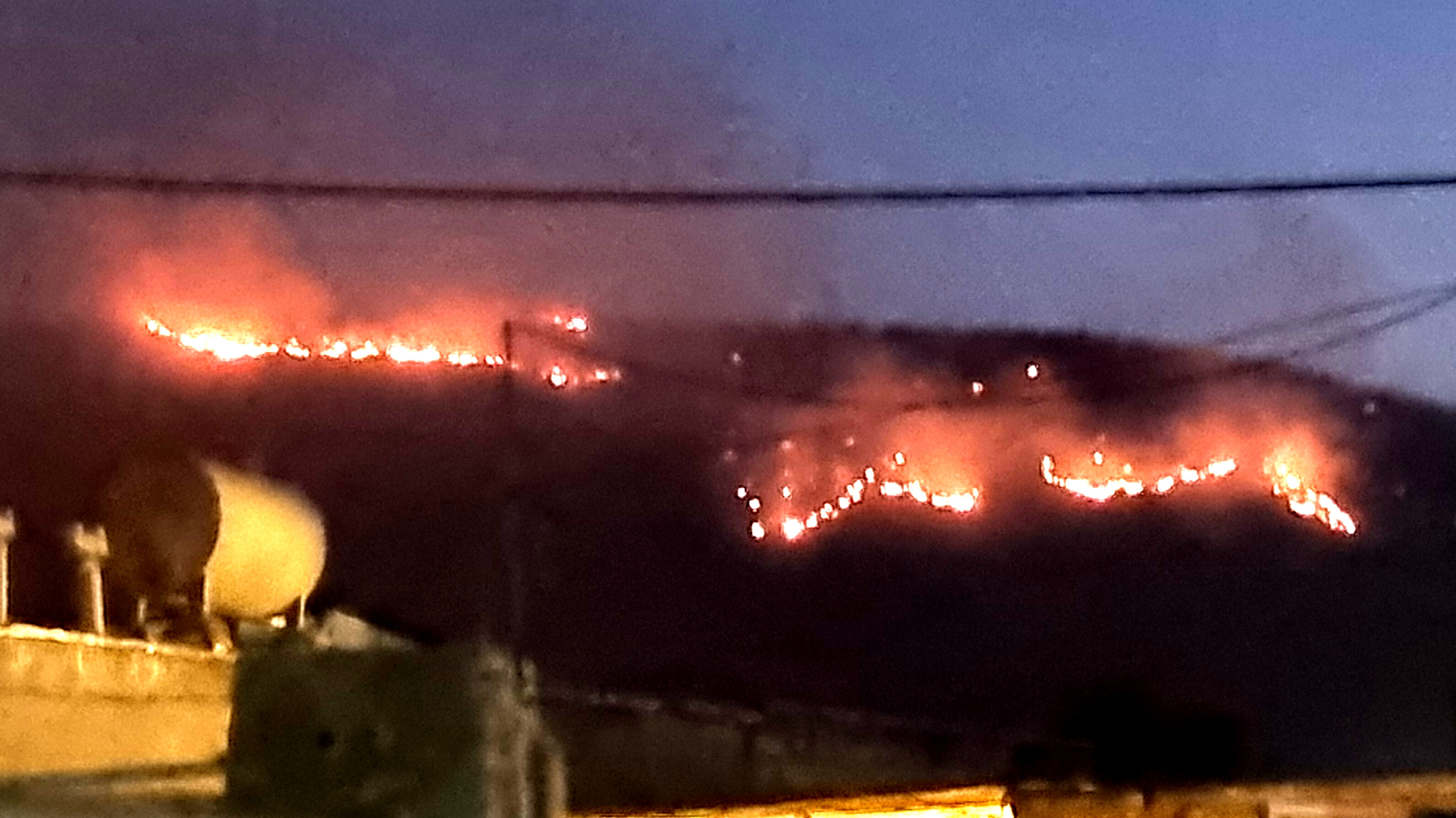 طبیعت سبز لرستان همچنان در محاصره آتش است؛ ضروت بسیج همگانی برای اطفای حریق در جنگل‌های ویسیان