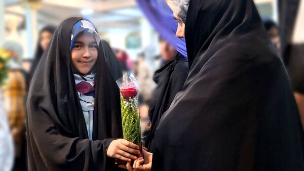 استقبال خانواده‌ها از دختران معتکف در مسجدالنبی کرج