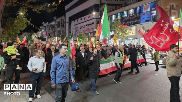 جشن میلاد امام رضا (ع) در پنجاه و نهمین شب از تجمعات مردم رجایی شهر کرج