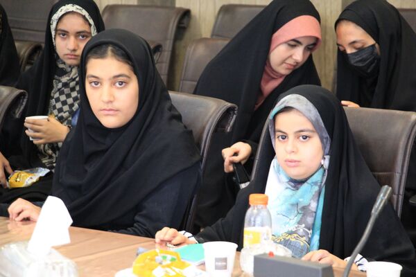 جلسه توجیهی دانش‌آموزان خبرنگار فریدن برای حضور در پای صندوق‌های رای