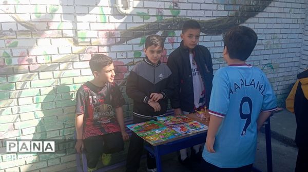 برپایی بازارچه دانش آموزی در شهرستان کاشمر 