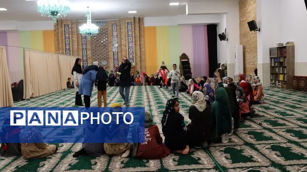 جشن شب یلدایی دختر و مادران در مسجد النبیین بیرجند