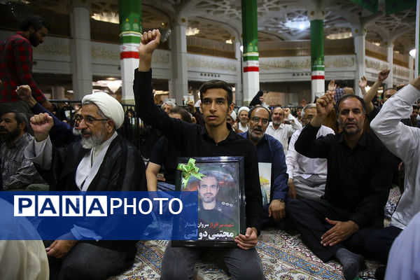 وداع مردم قم با پیکرهای مطهر 6 شهید حمله ناجوانمردانه رژیم صهیونیستی 