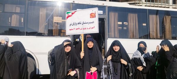 راهپیمایی سیزدهم آبان ماه با حضور دختران دبیرستان شاهد وارثان نور 