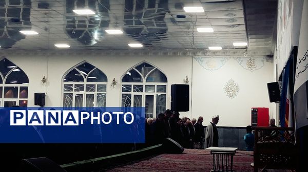 حضور پر شور مردم در نماز جماعت