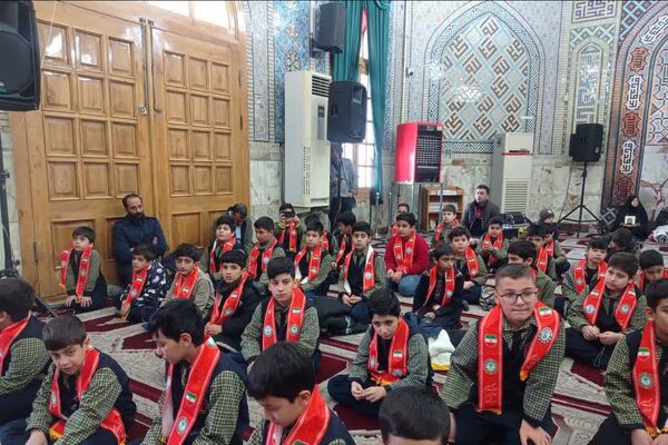 غبارروبی مزار شهدا در امام زاده طاهر(ع) کرج  