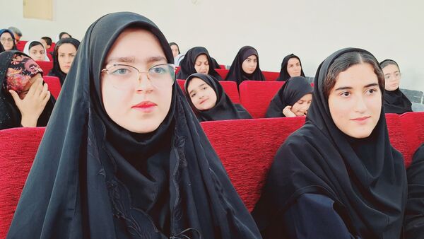 تجلیل از دانش‌آموزان نخبه مسابقات قرآن، عترت و نماز و تربیت‌بدنی