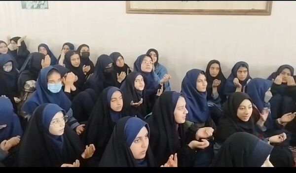  تقدیر از فعالین حجاب و عفاف در دبیرستان شاهد تکتم