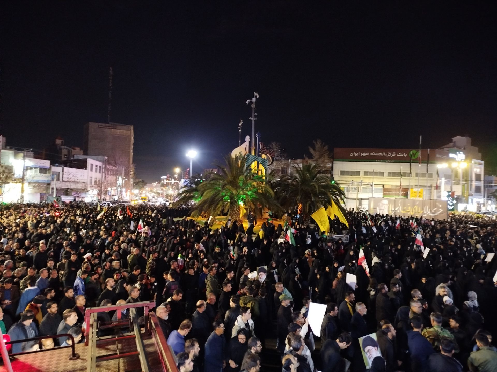 راهپیمایی بزرگ مردم ولایتمدار ورامین بر علیه آمریکا و اسرائیل جنایتکار برای خون خواهی رهبر معظم انقلاب اسلامی