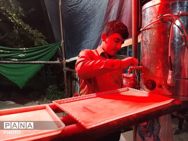 اجتماع مردم در سوگ رهبر شهید دربلوار شهدای شهر بار