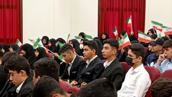 نشست صمیمی جوانان با حضرت آیت الله نورمفیدی
