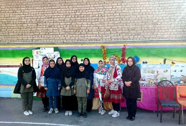 جشنواره ماها در دبستان ربابه هاشمیان یزدی شیروان