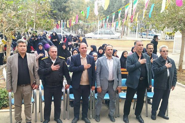 طنین زنگ کتاب در آموزشگاه مهدیزاده؛ آغاز پیاده‌روی فرهنگی تا کتابخانه ۱۵ خرداد پیشوا
