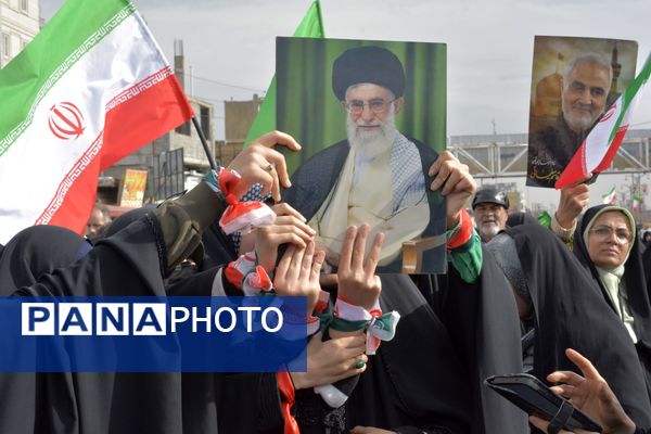 حماسه دانش‌آموزان اسلامشهر در ۲۲بهمن