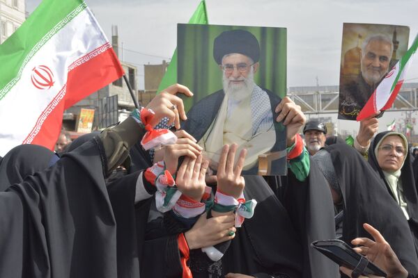 حماسه دانش‌آموزان اسلامشهر در ۲۲بهمن