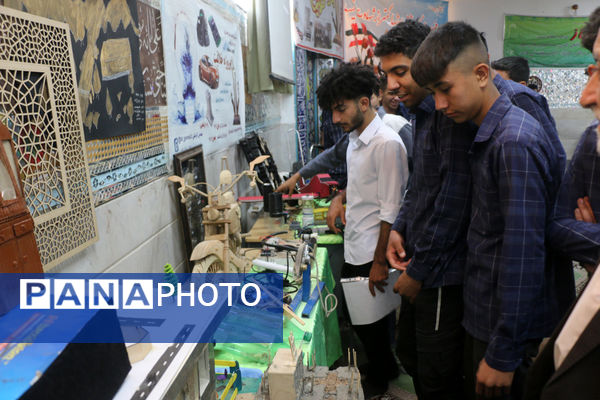 تجلیل از برترین‌های جشنواره پروژه خلاقیت در هنرستان ثامن الائمه قم