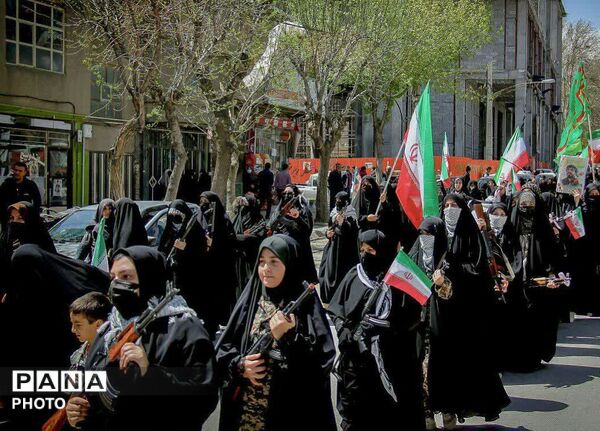  اوج اقتدار دختران ایران در گرامیداشت مادران و شهدای دانش‌آموز