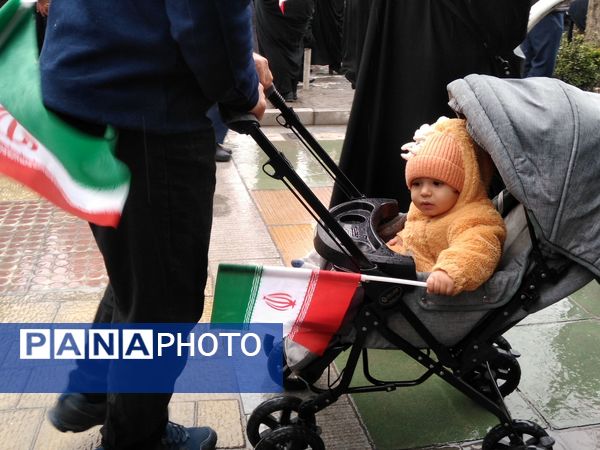 همگام با هم؛ مردم و دانش‌آموزان، شکوه جاودانه ۲۲ بهمن را فریاد می‌زنند