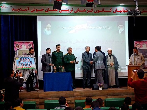 تودیع و معارفه فرماندهان واحد های مقاومت بسیج دانش آموزی شهرستان کاشمر