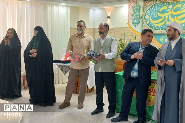 تجلیل خادمان امام رضا (ع) از پرستاران در اسلامشهر