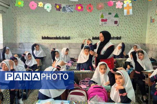 حضور نیروهای هلال احمر در دبستان هدی۱ به مناسبت هفته پدافند غیرعامل