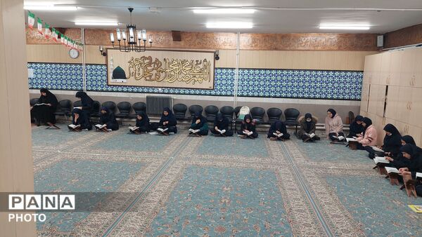 محفل انس با قرآن در دبیرستان نجمه ناحیه چهار