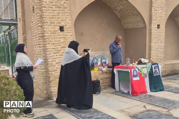 غبارروبی مزار شهدا و تجلیل از مقام والای خانواده‌های شهدا