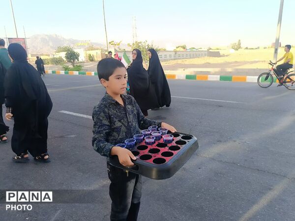 مشقِ عشق با پاهای کوچک روایت زائران خردسال کاشمر