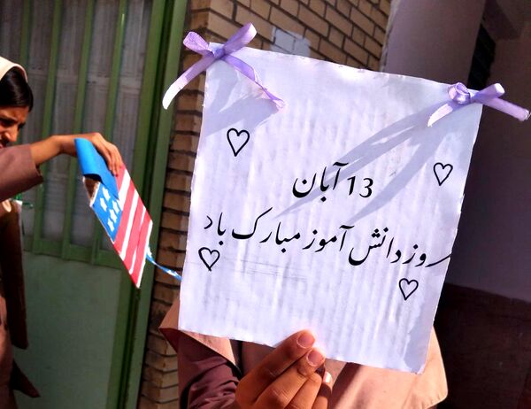 گرامیداشت روز دانش‌آموز در مدرسه شکوه زاویه 
