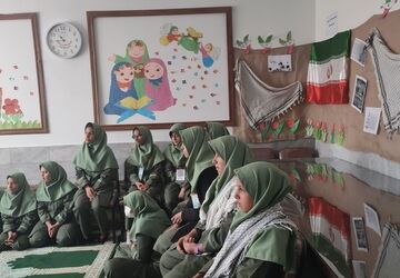 برپایی پایگاه بسیج دانش آموزی و محفل انس با قرآن به نیت شهدای دانش آموز  در دبستان میلاد نیشابور