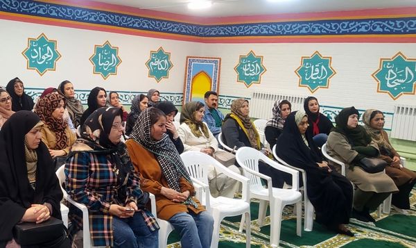 جلسه آموزش خانواده با موضوع فضای مجازی در دبستان پنجم مهر