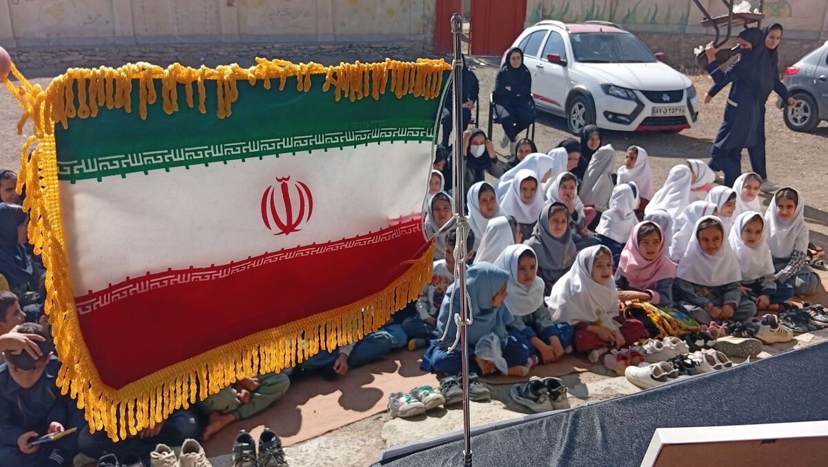 برگزاری مراسم معنوی ایام فاطمیه در مدرسه روستای کمک سفلی با مشارکت دانش‌آموزان و فرهنگیان