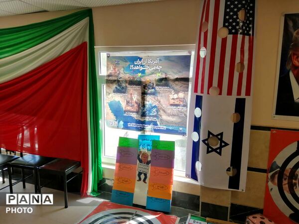 نمایشگاه ابتکارات تربیتی مربیان طرح امین مدارس قم