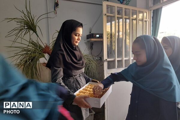 قدردانی از تلاش‌های انجمن دانش‌آموزی مدرسه عفاف 