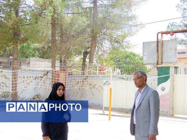 بازدید مسئولان اداره آموزش و پرورش خلیل‌آباد از پروژه‌های مهر 