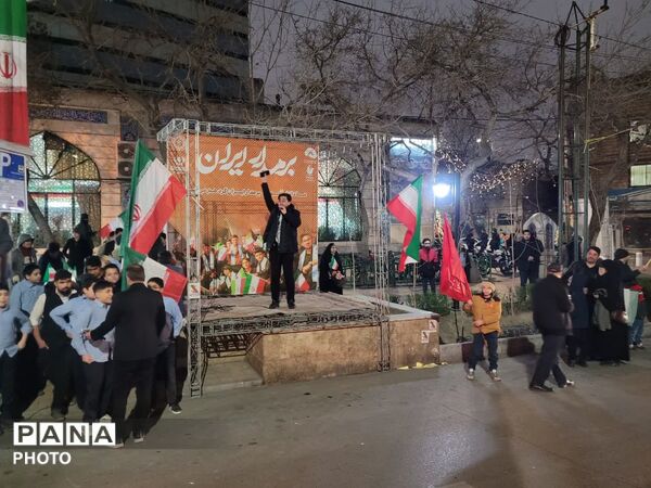 اجتماع دانش‌آموزان و فرهنگیان در هنرستان قندی