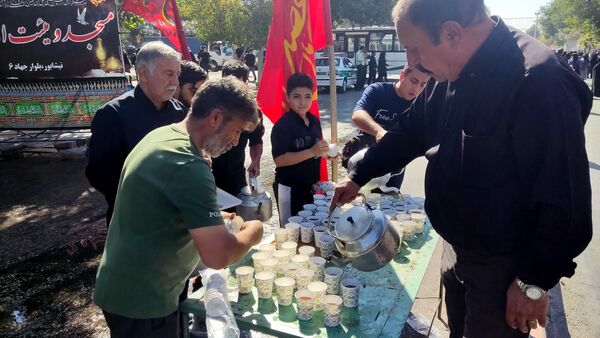 جاماندگان اربعین حسینی در  راهپیمایی حرم تا حرم نیشابور 