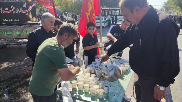 جاماندگان اربعین حسینی در  راهپیمایی حرم تا حرم نیشابور 
