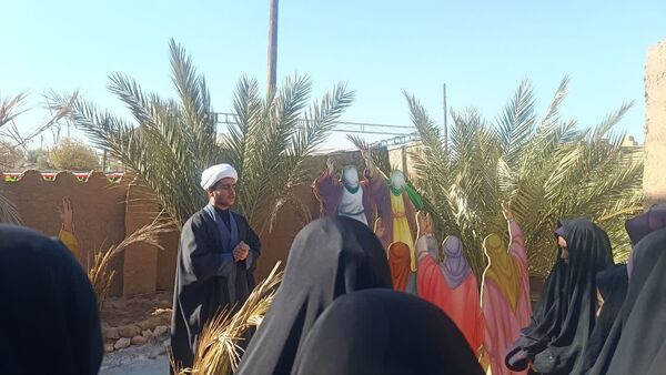 بازدید دانش‌آموزان دبیرستان علوم و معارف اسلامی صدرا از نمایشگاه حدیث غربت