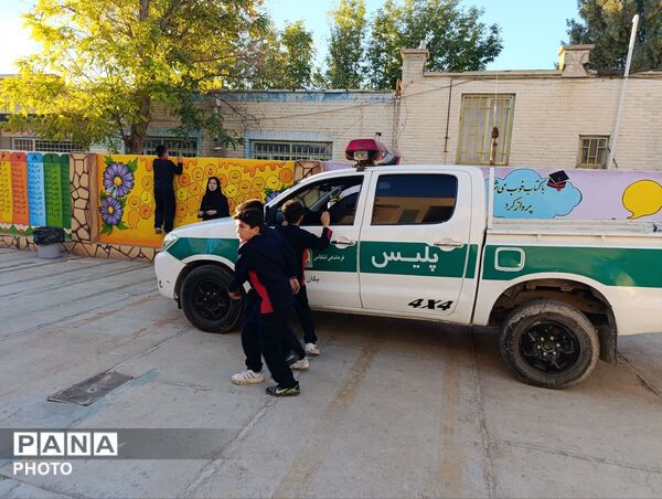 قاب های ماندگار از بازدید نیروی انتظامی در مدرسه معلم آشخانه 