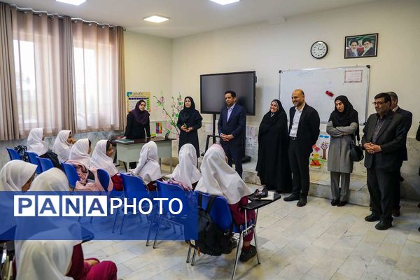 بازدید مدیرکل آموزش‌وپرورش کرمان از مجتمع آموزشی «اندیشه هوشمند ارگ»