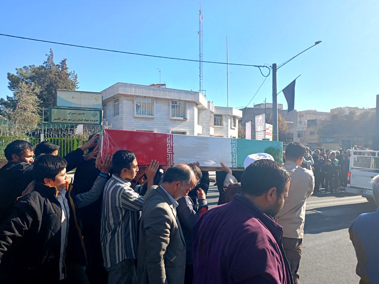 شهید گمنام در کاشمر تشیع شد